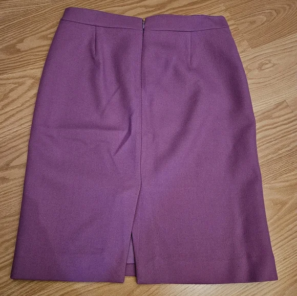 EUC JCREW No 2 wool pencil skirt size 10 lilac - Picture 2 of 3